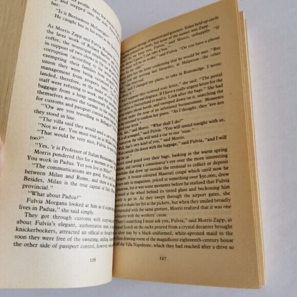 1985 Small World by David Lodge, Penguin Paperback Campus Trilogy - Picture 7 of 8